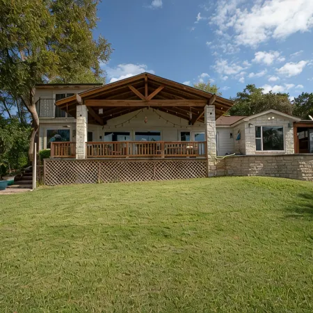 Lakefront 3 Bedroom Home with Gorgeous Sunsets and Private Pool & New Spa!