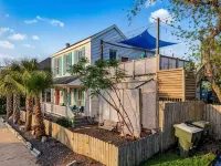 4Br 2.Blks to Beach! Large Decks for Sun&Shade. Easy Walk to Beach & Restaurants - 2-نجوم