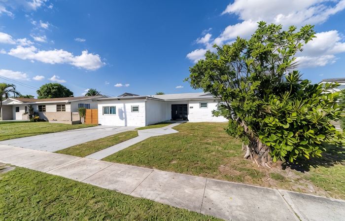 4BR/3BA Miami Welcoming Waterfront Wonder w/ Pool!