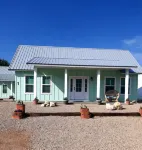 Two Bedroom Farmhouse Cottage No. 1 - Wifi