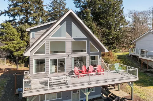 The Jetty House - Hot Tub, Walk to Beach, Sleeps 10, Pets Allowed - 4-Star