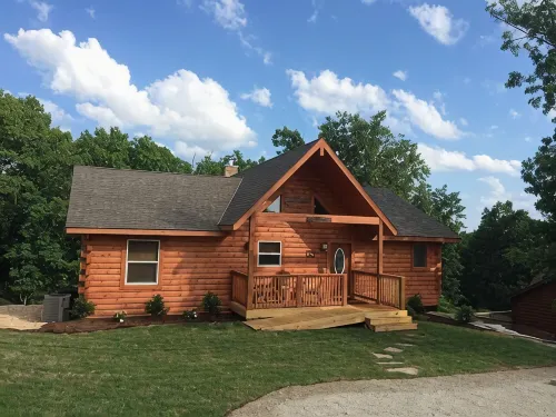 Ozark Legends Lodge- Lg Game Rm, Private Hot tub; 1 Mile to Thunder Ridge - Chalets