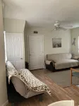 4.5 blocks to beach. Huge yard - Holiday Apartments
