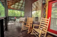 Spacious Mountain Retreat – Steps from Dollywood! Sleeps 18, Hot Tub, Nerf Wall! - Lodges