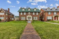 Wade Manor: Game-room, Gym, Office and Fenced in Backyard - 2성급
