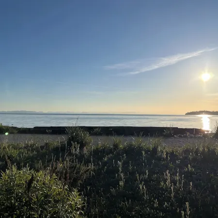 Welcoming 2-bedroom condo close to the beach in charming Birch Bay.