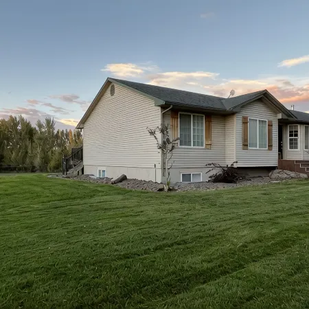 Heise Hot Springs Gathering Place sleeps 30+ w/Hot tub