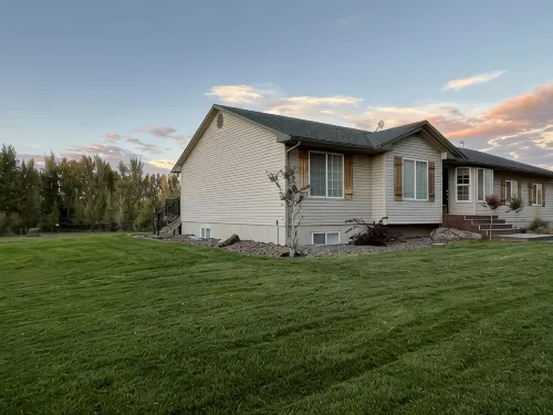 Heise Hot Springs Gathering Place sleeps 30+ w/Hot tub - Wifi
