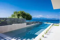 Theros Suites - Beach