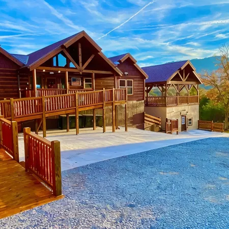 Amazing Brand New 8Bdrm Cabin-Pool-Arcades-Gazebo