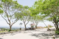 Bella Casa by J&J |Talisay Cebu l Vacation Home - parking