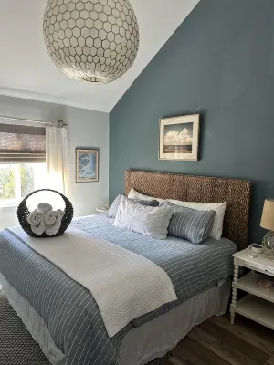 King Bedroom Suite Condo - Walking Distance to Beach!!! Linens/Towels included!! - Gym