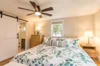 Cape Diem ; All new; 1.5m to Criagville, Hyannis beach; with WiFi, AC - 4-Star