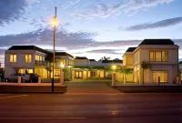 Pacific Harbour Motor Inn - Motels
