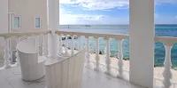 Luxurious Villa Fillipe 1  Beach Front , Sea View: Spacious, Private Pool & AC - Merinäköala