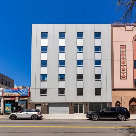 Astoria Inn LaGuardia Hotel Отели рядом с достопримечательностью «Восточный Гарлем»