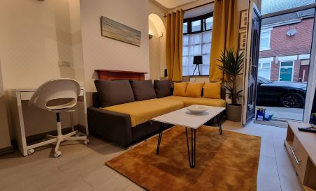 Cosy Stay in Stoke on Trent by Villazu - Housity
