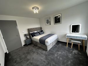 Luxurious Two Bedrooms Apartment Slough