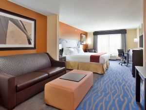 Holiday Inn Express & Suites ST Louis Airport