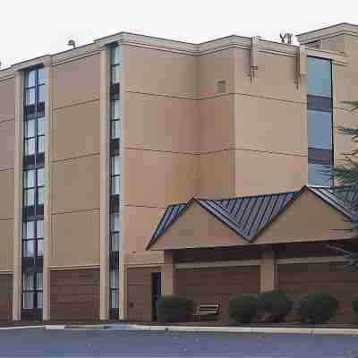 DoubleTree by Hilton Harrisonburg Hotel Exterior