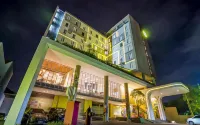Yello Hotel Jemursari Hotels in Tenggilis Mejoyo