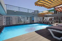 Maple Leaf Hotel & Apartment - piscina