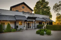 Samuels Boutique Hotel Hotels near Goderich BIA Farmers' Market