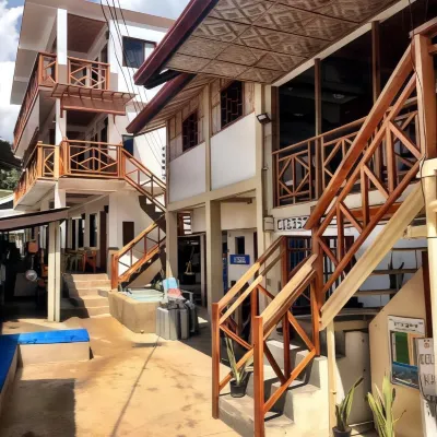 Neptune Diving Resort Moalboal Hotel berhampiran Pescador Island