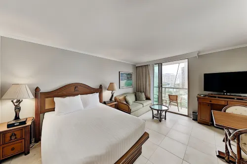Luana Waikiki 520 Condo