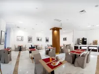 Pasarela Hotels near La Raza