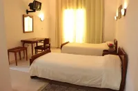 Hotel Saint Georges Tunis Các khách sạn ở Bab Souika