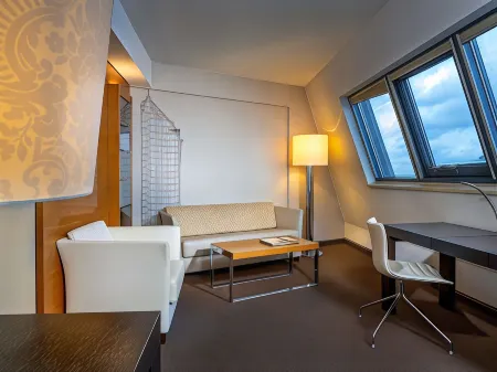 Movenpick Hotel Hamburg Отели рядом с достопримечательностью «Б-515»