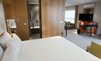 2. Hotel Al..
