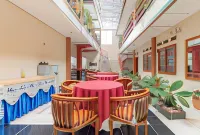RedDoorz Syariah Near Alun Alun Sumedang Hotel a Cimalaka