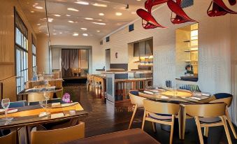 Room & Parking Assistance