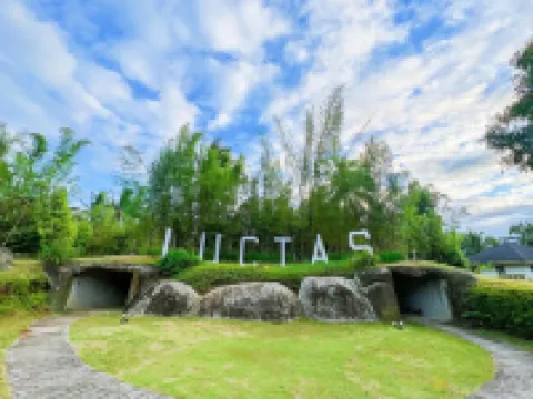 Lucia’s Bed and Breakfast Resort Hotels in Silang