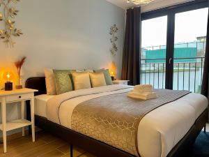 One Lux Stay Near Fashion District