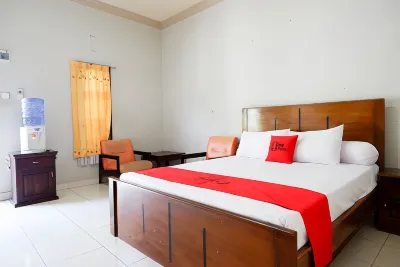 RedDoorz Near Mutiara Sis Al Jufrie Airport Palu Hotels in South Palu