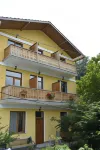 Verin Tun Hotels in 