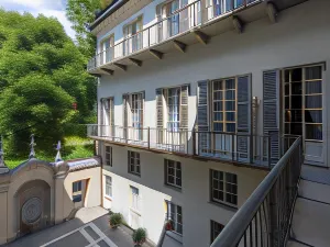 Palazzo Del Carretto-Art Apartments and Guesthouse