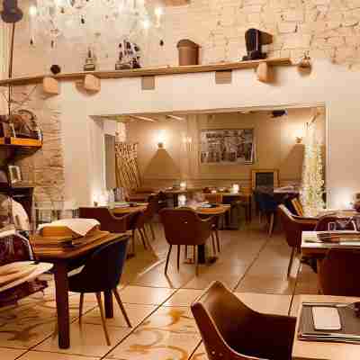 Les Insolites du Domaine de Suzel Dining/Meeting Rooms