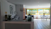 Logis hôtel Restaurant le Clos Saint Loup فنادق في Villespy