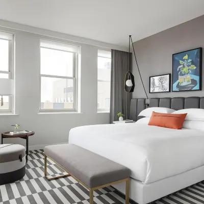 Kimpton HARPER HOTEL by IHG Hôtels à proximité de : Fort Worth Herd Longhorn Cattle Drive