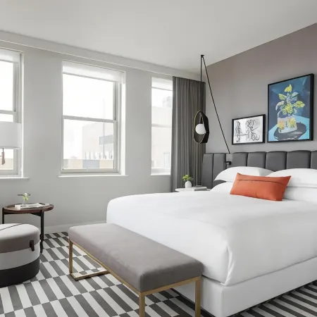 Kimpton HARPER HOTEL by IHG Отели рядом с достопримечательностью «Бар Billy Bob's Texas»