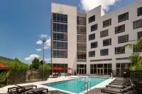 Kompose Boutique Hotel Miami Airport - Uima-altaat