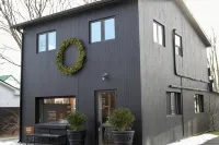 The Lakeside Motel