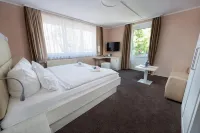 Hotel Am Alten Strom Отели рядом с достопримечательностью «Ostseebad Warnemunde»