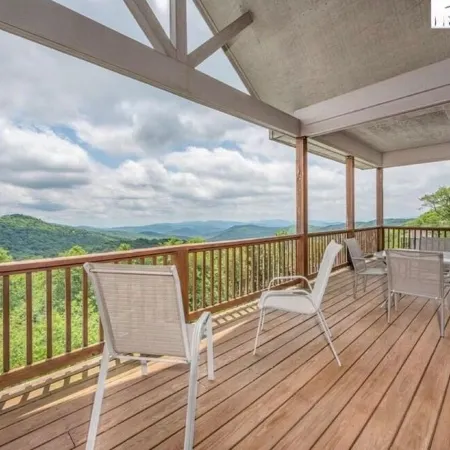 Amazing Sugar Mtn condo with long range layered Mountain View’s.<br>