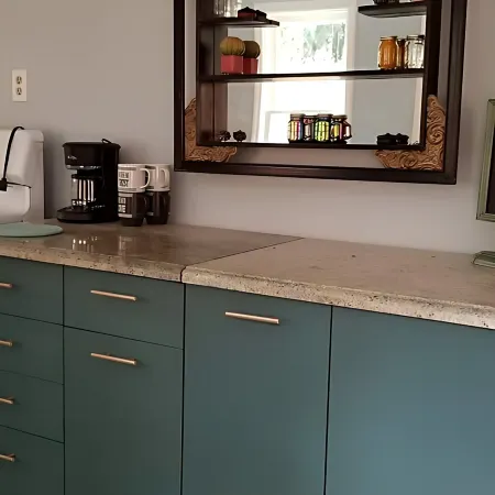 Charming/Private Home on Deodar Pine-lined St.