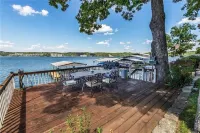 NEW LISTING! Cozy Lakefront Home with fantastic views, close to Bagnell Dam